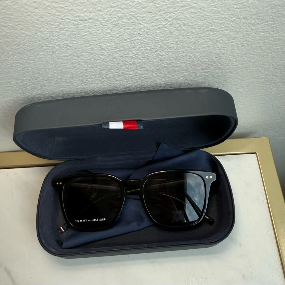 Brand new w tags Tommy Hilfiger
Tommy Hilfiger
TH 2158/S 807/IR - Picture 6 of 7